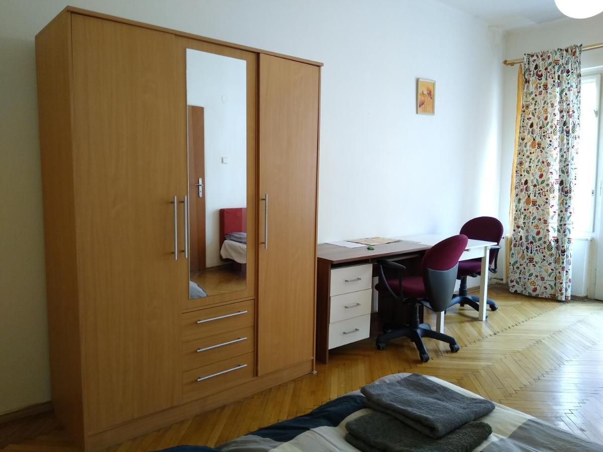 Location In - Old Town Apartmán *